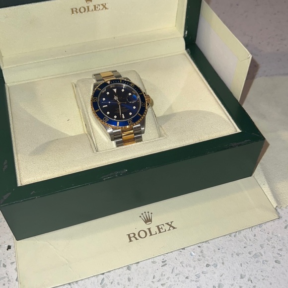 Rolex Submariner Date 40 mm - Picture 2 of 6